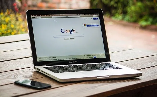 Czyszczenie historii Google- czynność, którą ludzie przeprowadzają z rozmaitych powodów i pobudek